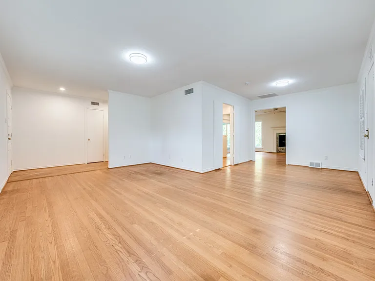 10715 Royal Springs Dr — Photo 3
