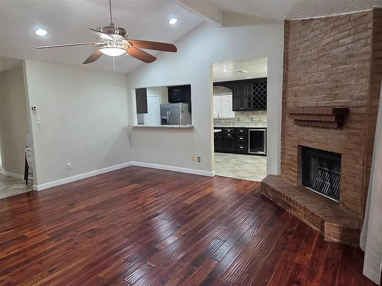 15415 Beechnut St — Photo 4