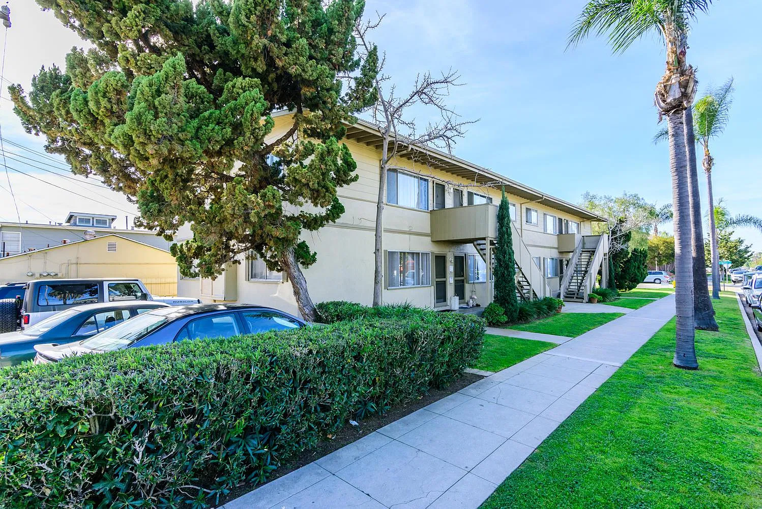 2 bed, 700 sqft, $3,150 — Photo 1