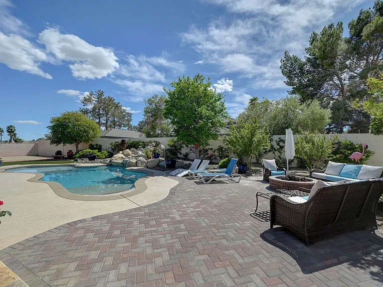 7085 Palmyra Ave — Photo 8