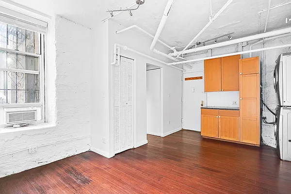 Sold by Compass | media 33