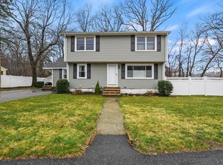 9 Mooney Rd, Burlington, MA 01803