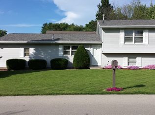 2302 Timber View Dr, Bloomington, IL 61701