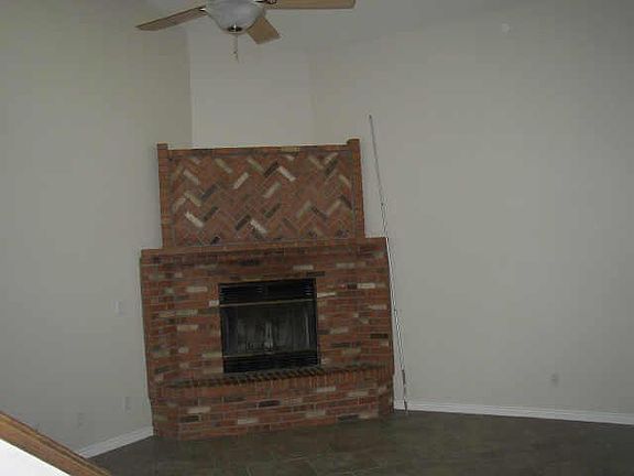 3rd image of 1142 N Ironwood Circle