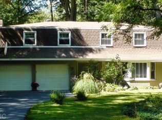 356 Waukazoo Dr, Holland, MI 49424