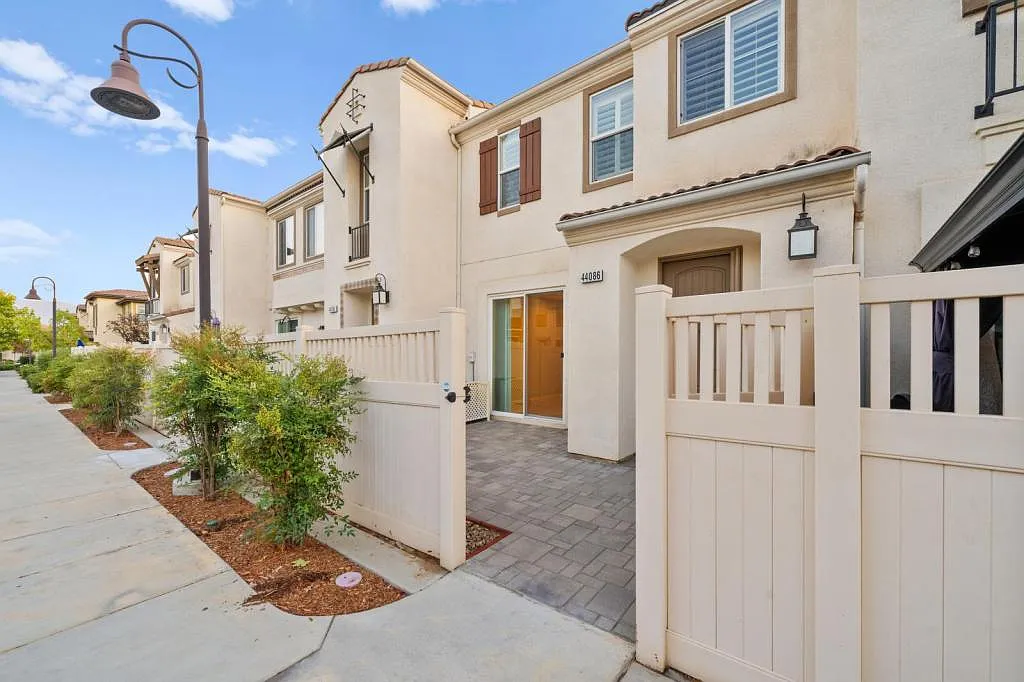 44086 Calle Luz — Photo 1