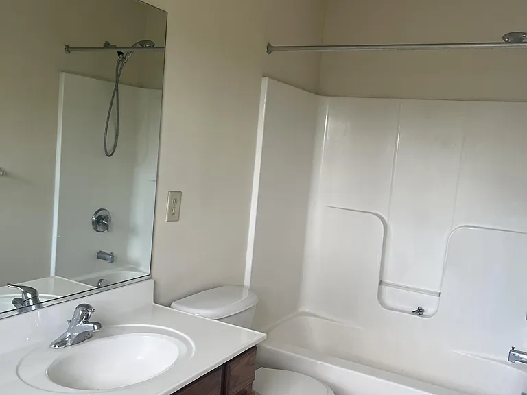 118 Myatt Ct — Photo 12