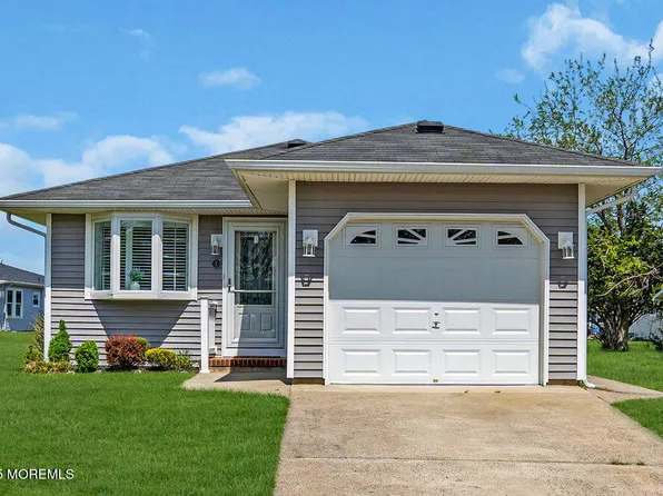 7 Venezia Street, Toms River, NJ 08757