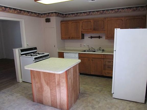 5th image of 204 S 70th East Ave