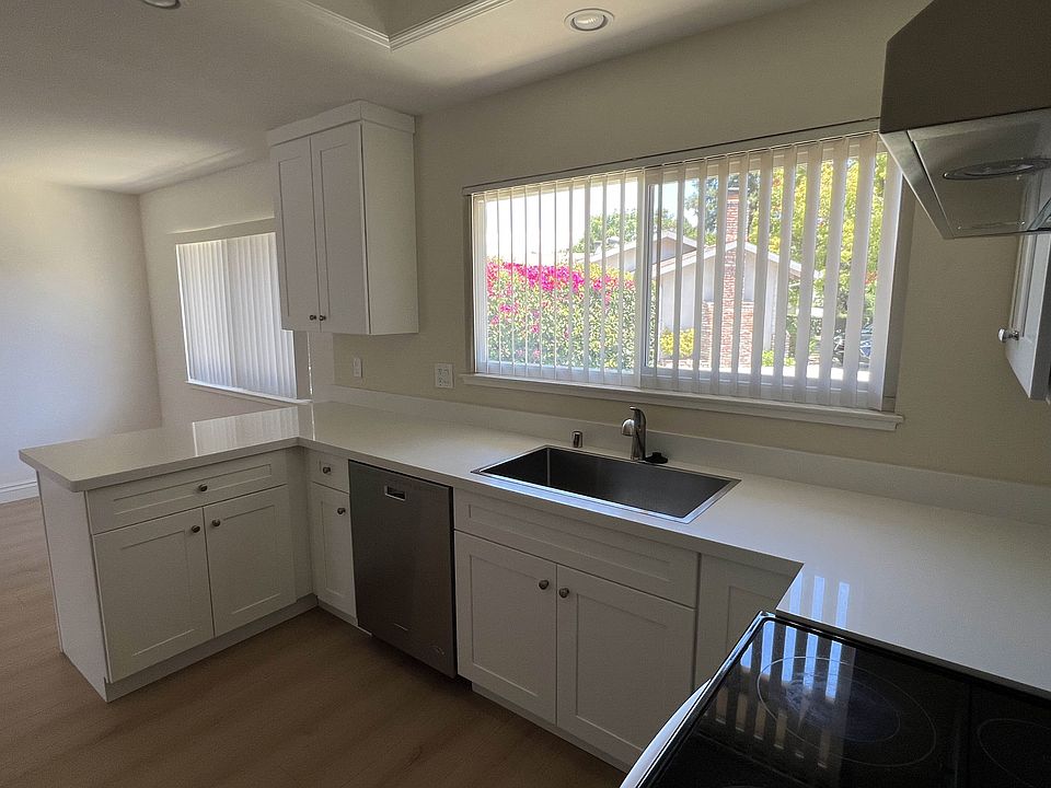 1st image of 2119 Surrey Pl