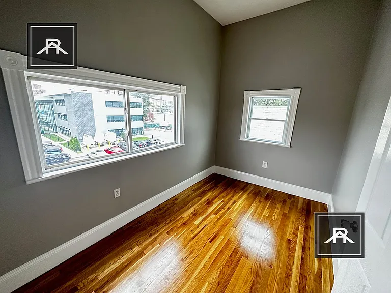 35 Adamson St #3 — Photo 11