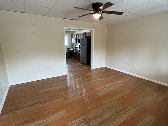 3rd image of 158 W Coal St