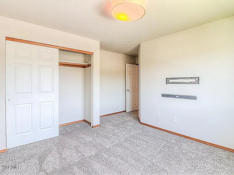 Room available for rent - 2003 Wellington Dr
