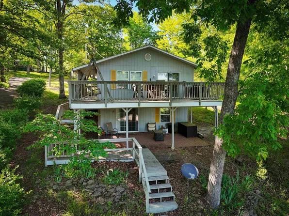 385 Lake Shore Dr S, Goreville, IL 62939