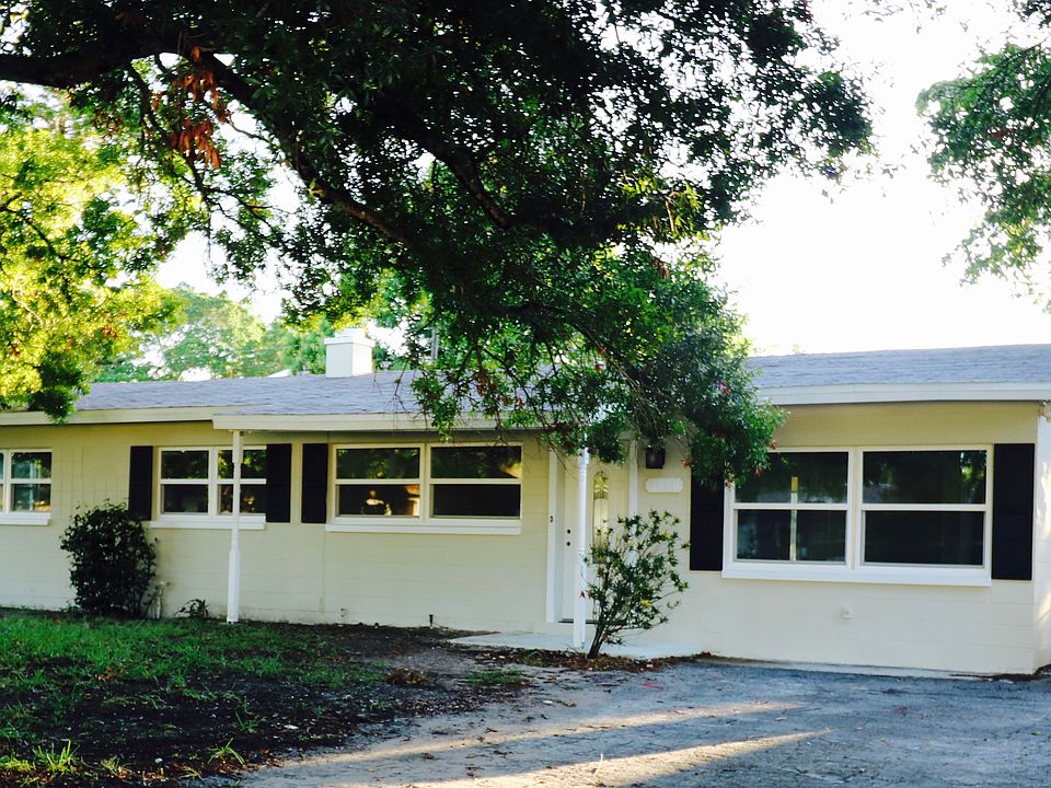 1st image of 3840 Whiting Dr SE