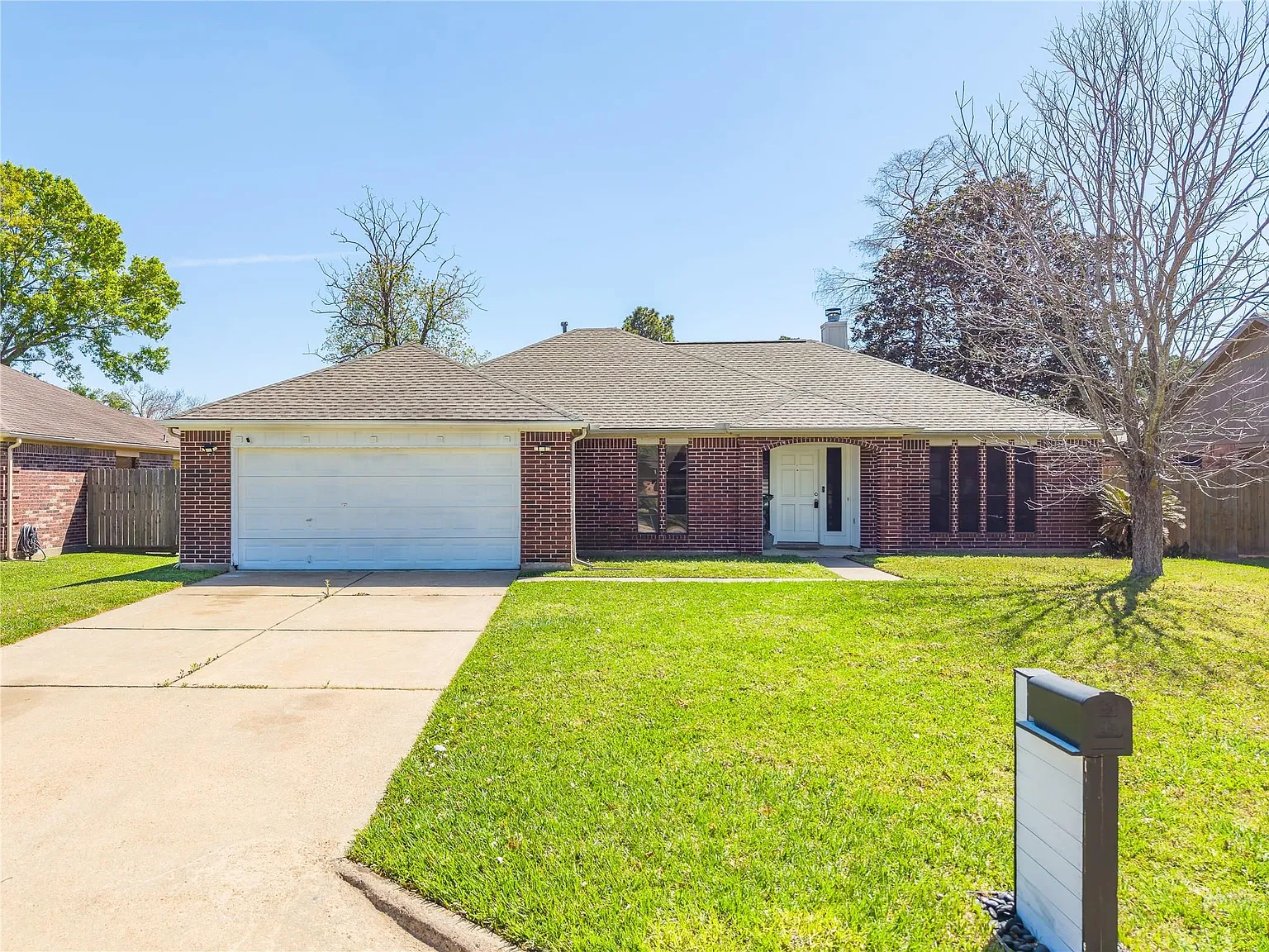 3 bed, 2.0 bath, $2,200 — Photo 2