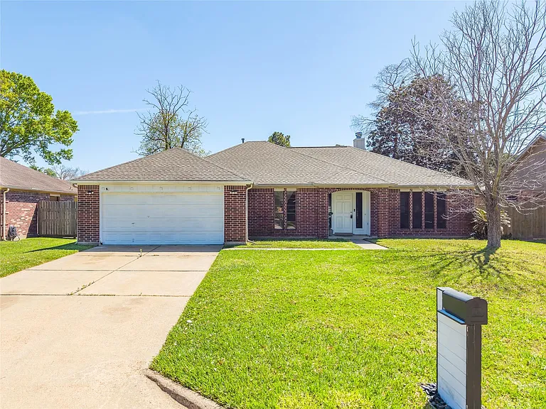 19519 Mallard Lake Ln — Photo 2
