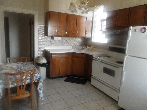 5th image of 1614 N New England Ave #1