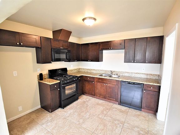 3rd image of 20640 Cohasset St