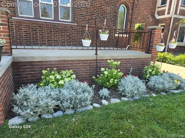 2239 22nd St, Wyandotte, MI 48192