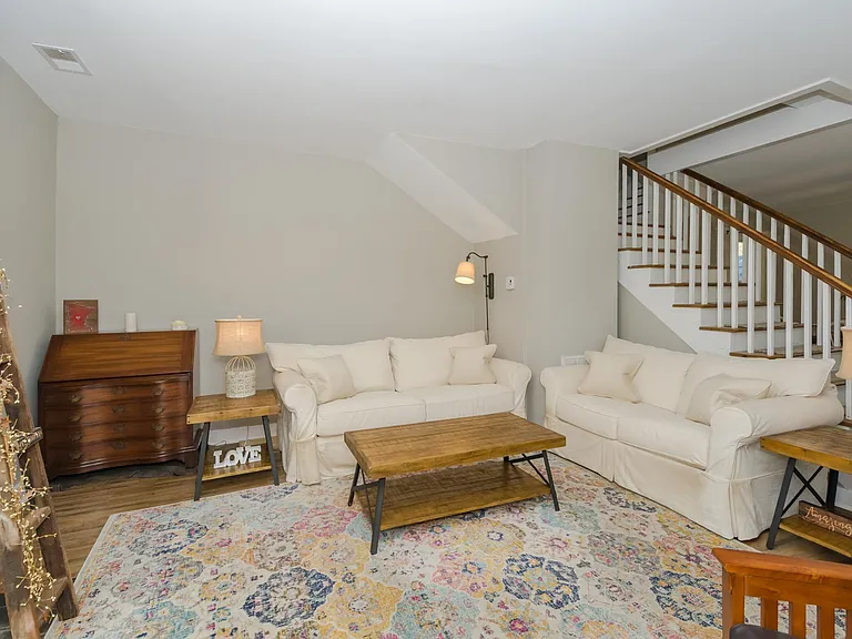 410 Main St — Photo 3