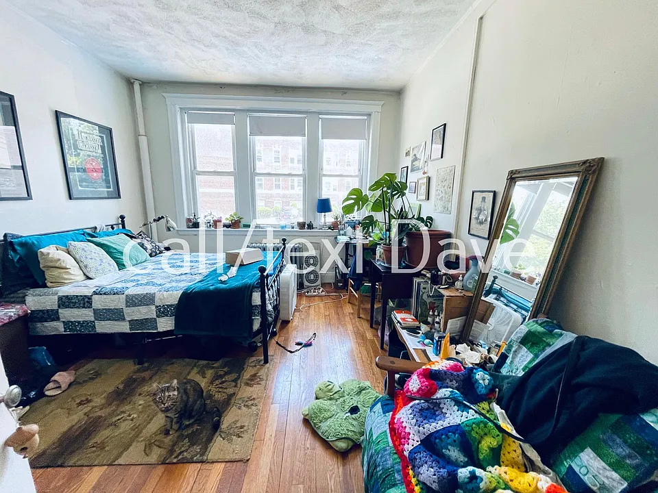 1800 Commonwealth Ave #11