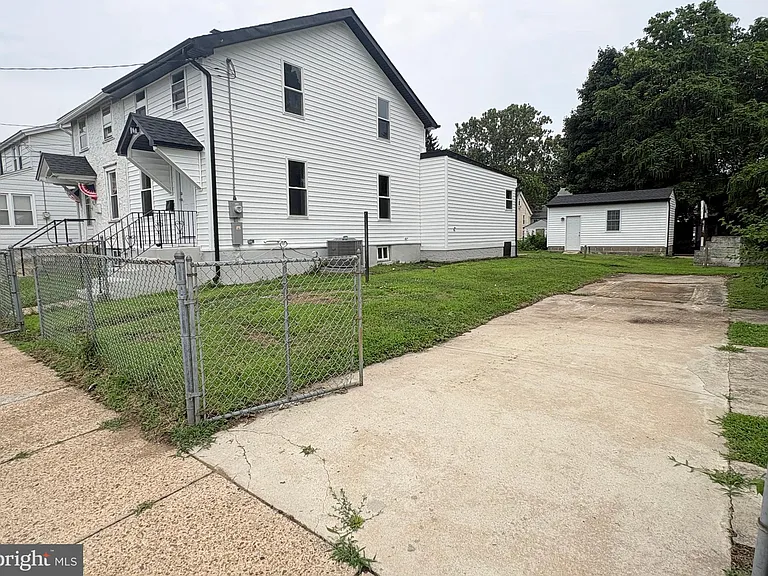 825 W 3rd St — Photo 15