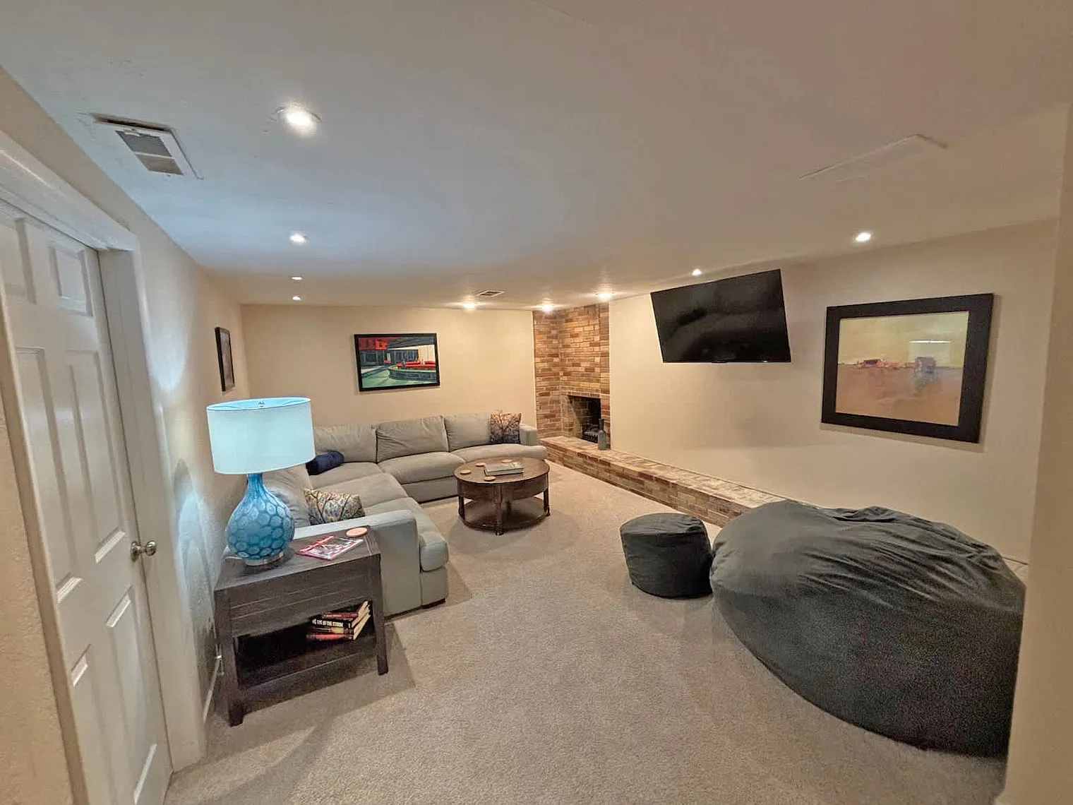 7 bed, 3.0 bath, 3498 sqft, $9,560 — Photo 3
