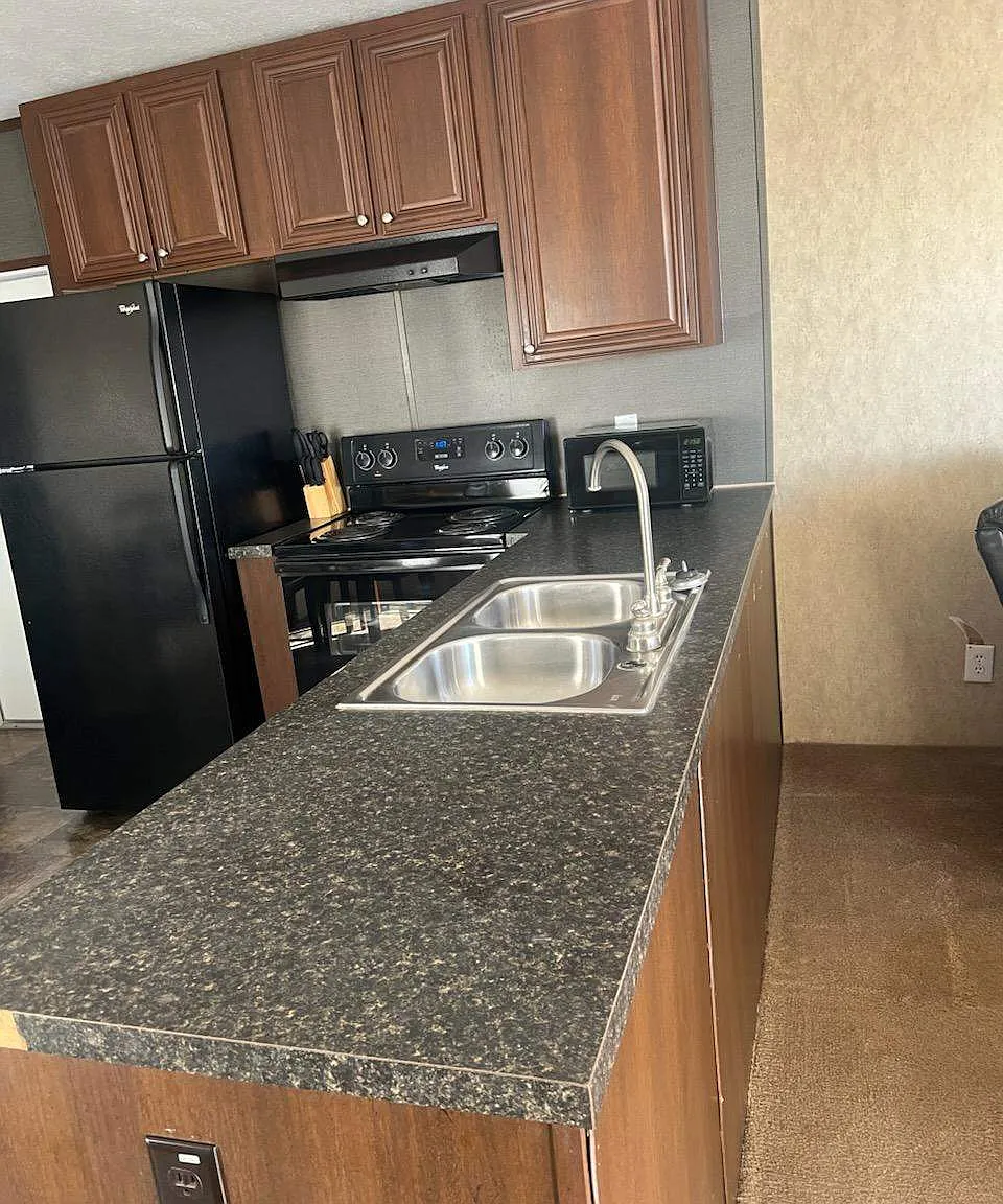 3 bed, 924 sqft, $3,500 — Photo 2