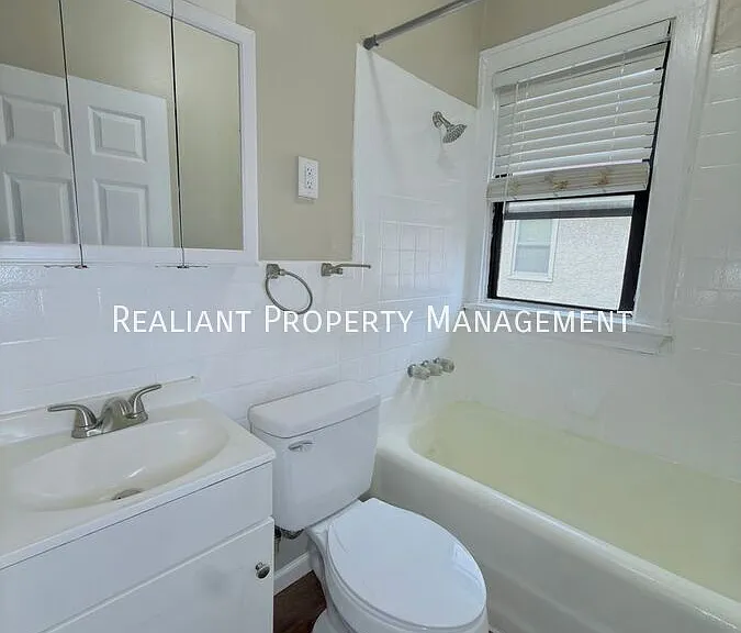 1421 Franklin Ave #3 — Photo 7