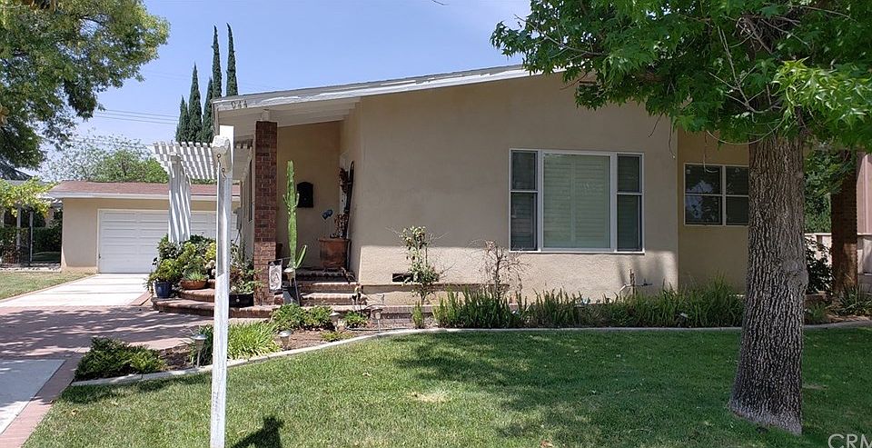 1st image of 944 Serpentine Dr