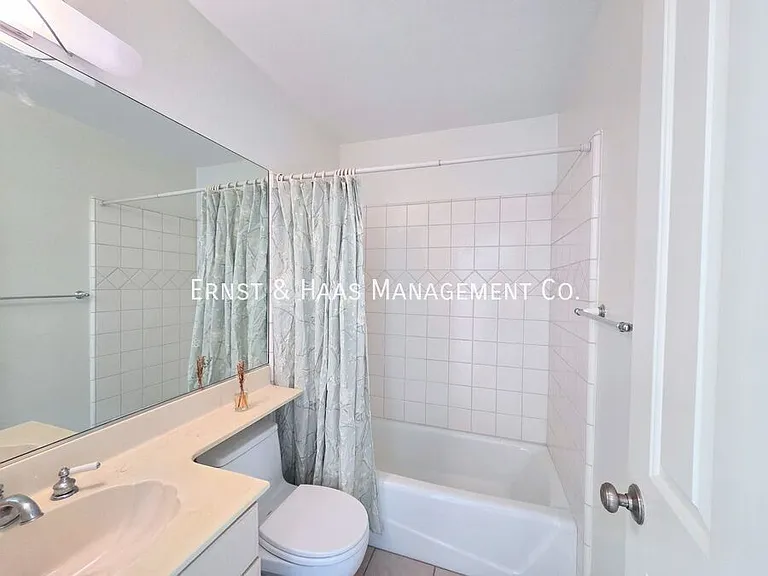 10835 Slater Ave — Photo 24