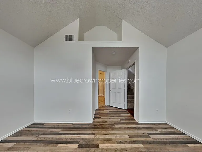 1409 Post Oak Dr — Photo 8