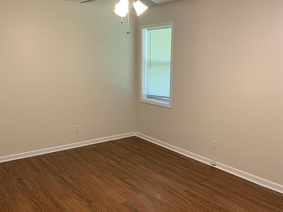 3rd image of 100 Lou Dr
