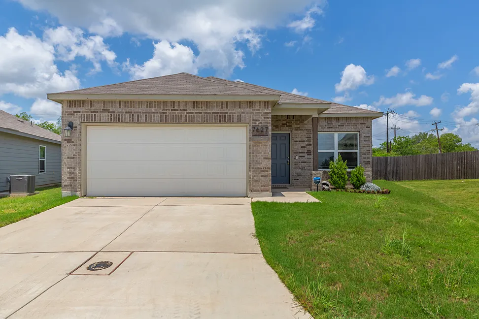 3 bed, 1628 sqft, $1,750 — Photo 1