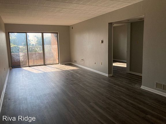 5th image of 128 Stamm Ave #11379954