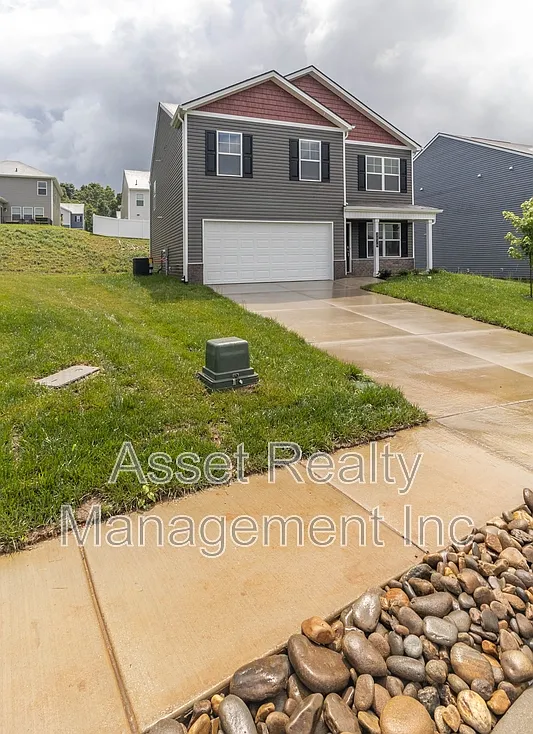 4 bed, 2.5 bath, 1991 sqft, $2,295 — Photo 2