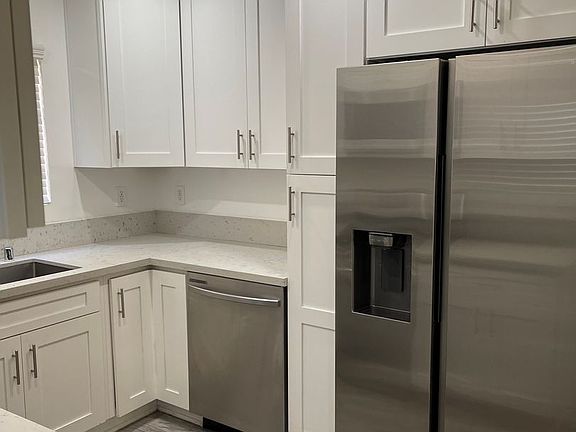 5th image of 10219 Woodworth Ave Unit 1
