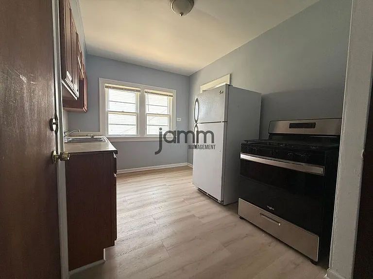10232 Almira Ave — Photo 11