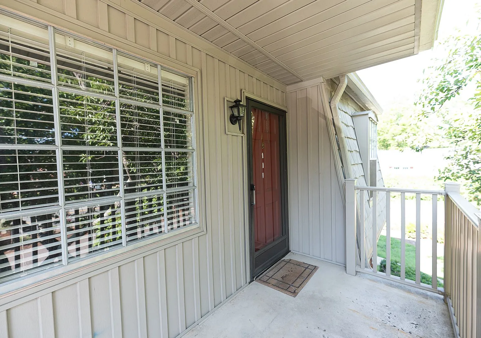 Well-maintained 2-bedroom, 1-bath upper level condo in Winston-Salem, — Photo 2