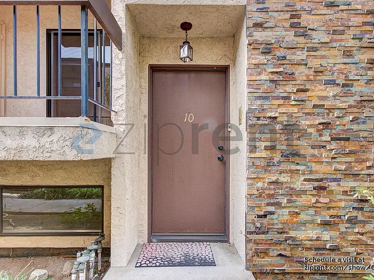 320 McHenry Rd #10 — Photo 2