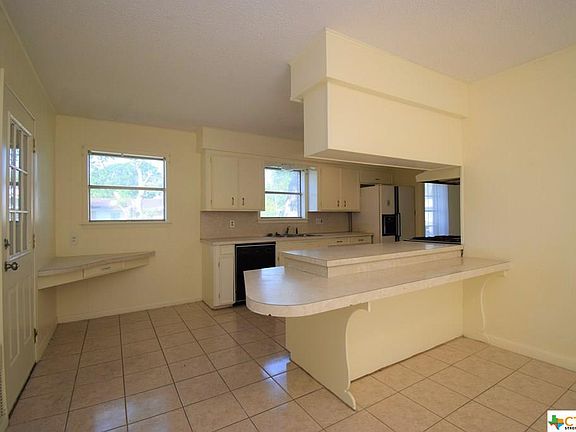 4th image of 402 Glenbrook Ln