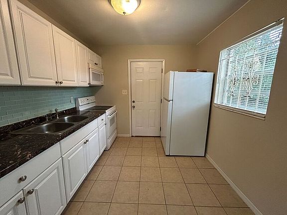 3rd image of 10010 N Lantana Ave APT B