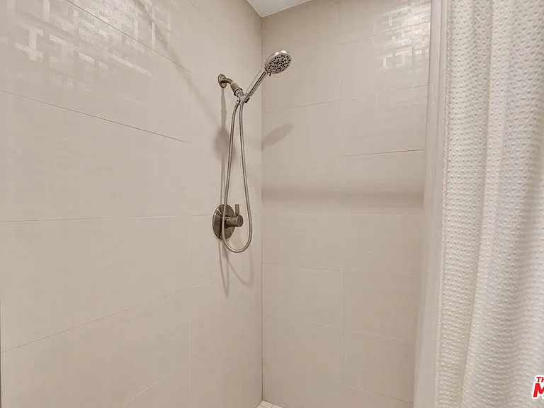 1260 S Beverly Glen Blvd #304 — Photo 29