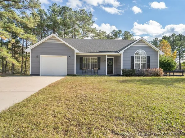 102 Horace Ct, Raeford, NC 28376