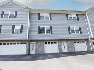 1010 W Canyon Dr, Morgantown, WV 26508