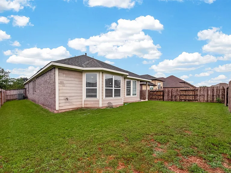 2209 Hidden Meadow Ln — Photo 36