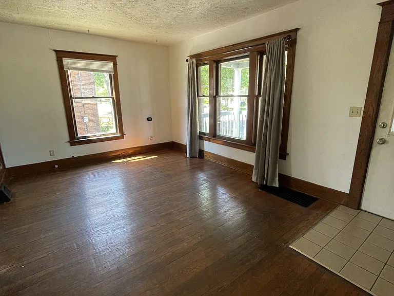 832 N Larch St #3 — Photo 2