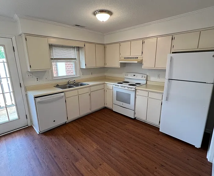 104 Dominion Ct — Photo 4