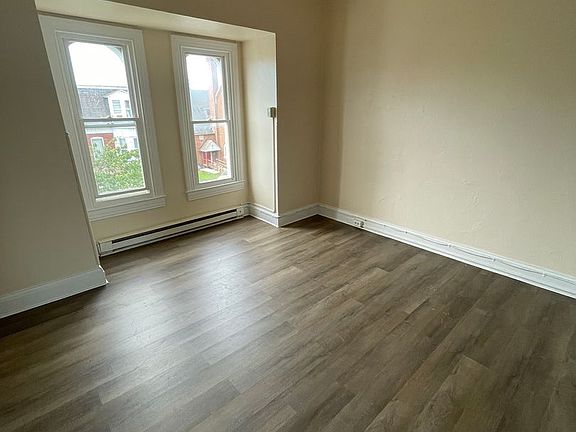 4th image of 720 W Poplar St #2